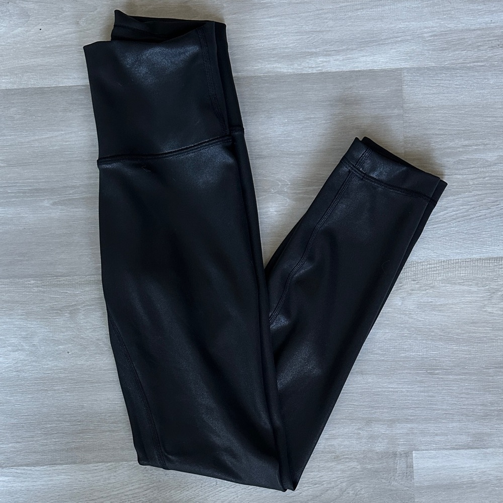 lululemon shiny gloss Black leggings